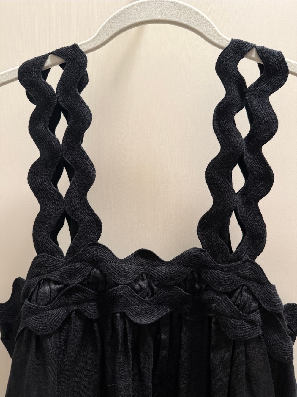 Black Sleeveless Scallop-Trim Midi Slip Dress - Picture 3 of 3